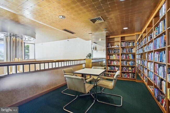 Building Photo - 1016 S Wayne St