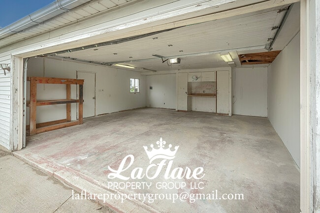 Building Photo - 553 Hampton Ave