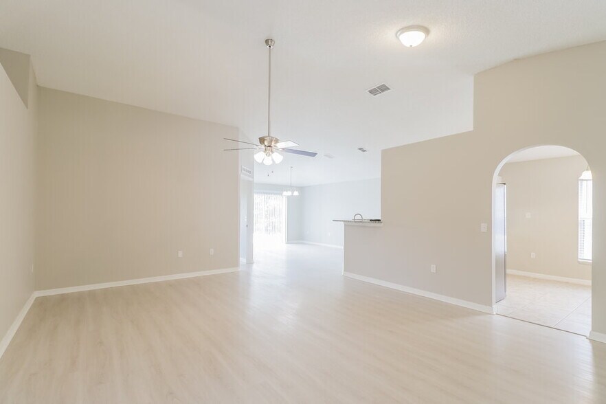 Building Photo - 926 Vanderbilt Dr