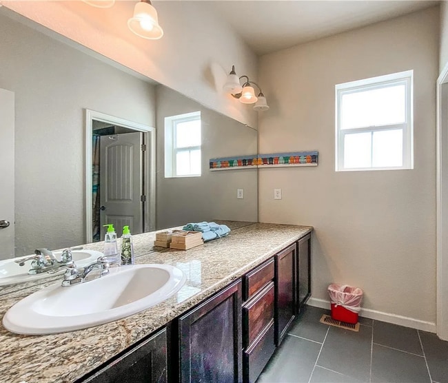 Building Photo - Clean and Spacious Home for Rent