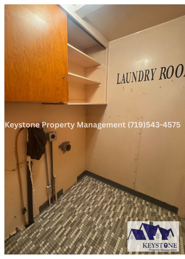 Building Photo - St. Charles Mesa! Spacious 4 Bedroom/1.5 B...