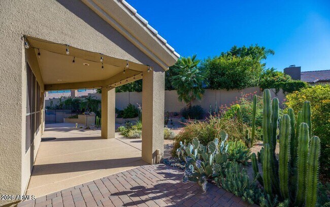 Building Photo - 1617 E Tierra Buena Ln