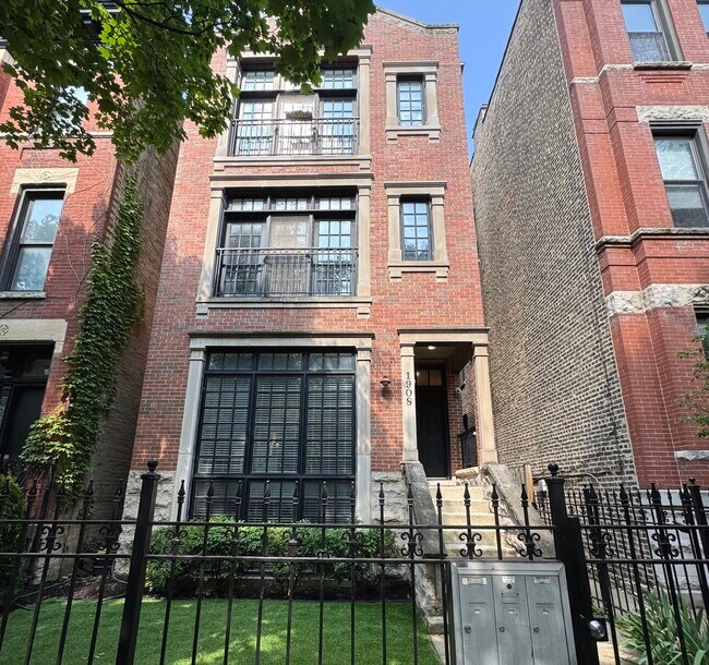 Primary Photo - 1908 N Sheffield Ave