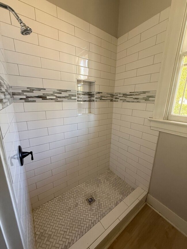 Building Photo - 1923 S Izard St