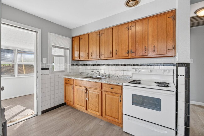 Building Photo - 1214 Forest Home Dr