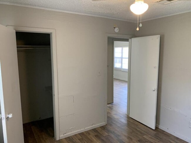 Building Photo - 1610 SE 62nd St