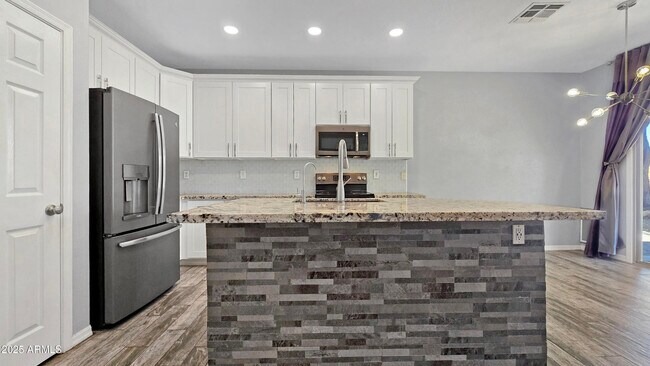 Building Photo - 14654 W Avalon Dr