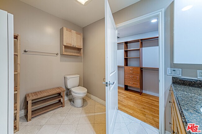 Building Photo - 3061 W 12th Pl