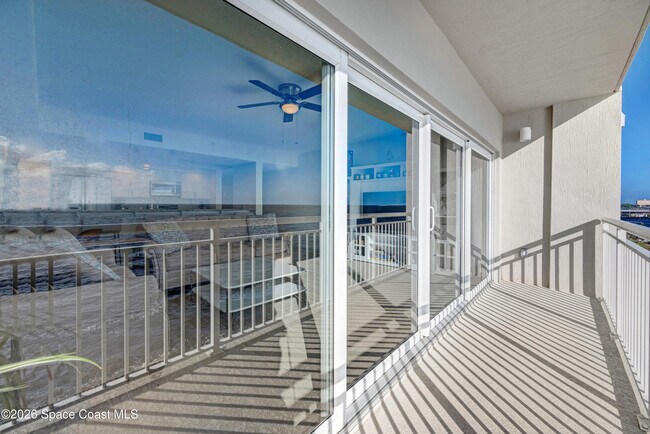 Building Photo - 1825 Riverside Dr