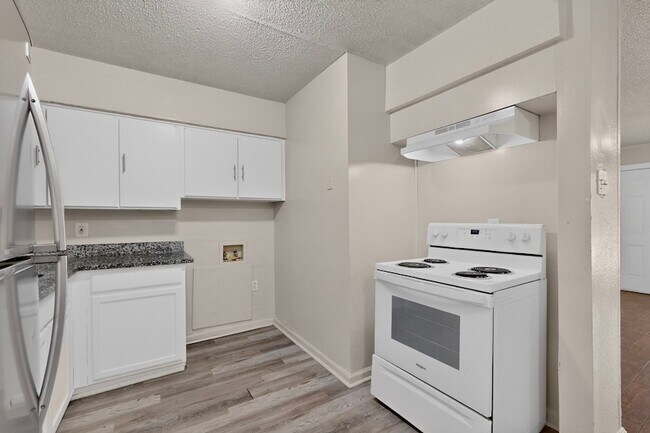 Building Photo - 937 Cleardale Dr