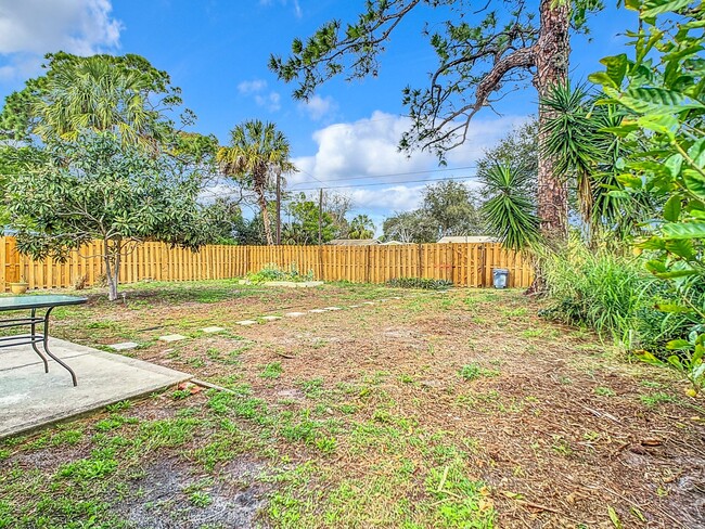 Building Photo - Beautifully remodeled, 1,332-square foot 3 bedroom/ 2½ bath/ home