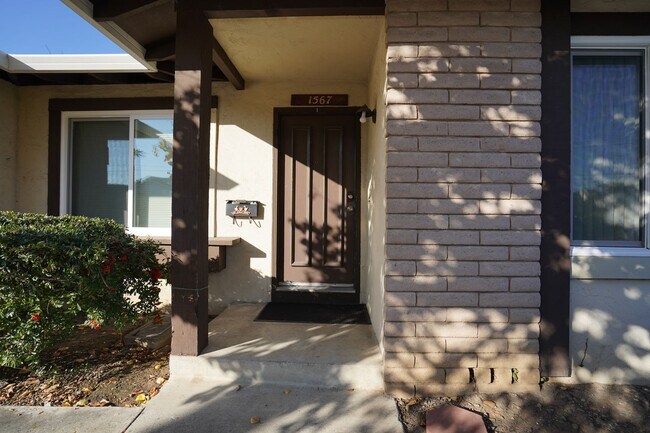 Building Photo - Beautiful Single Family Home in Desirable ...