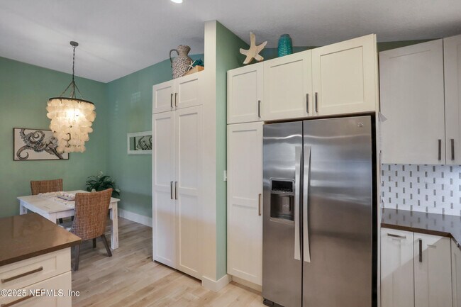 Building Photo - 228 Jardin De Mer Pl