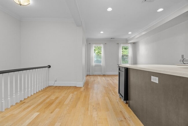 Building Photo - 178 Chestnut Ave
