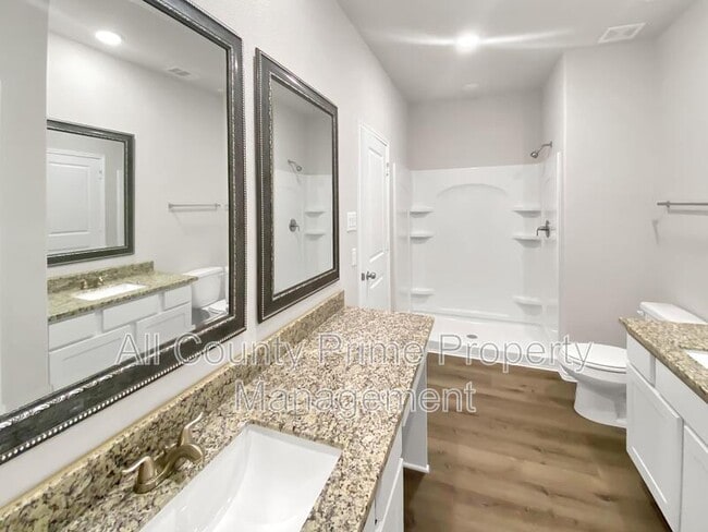 Building Photo - 807 Commanche Rd