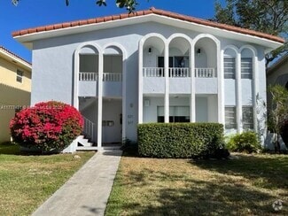 Building Photo - 517 Menendez Ave