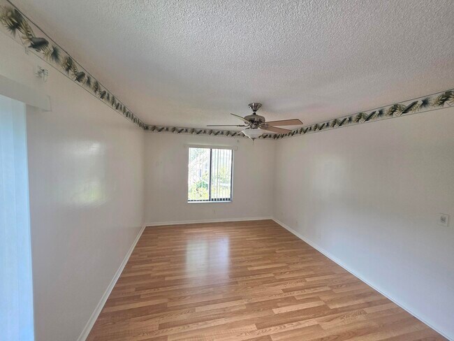 Building Photo - 203 Foxtail Dr