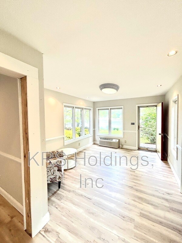 Building Photo - 487 Westwood Rd