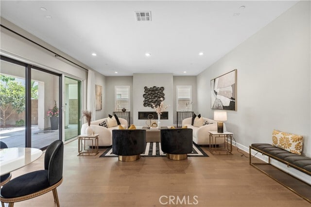 Building Photo - 370 Sawbuck