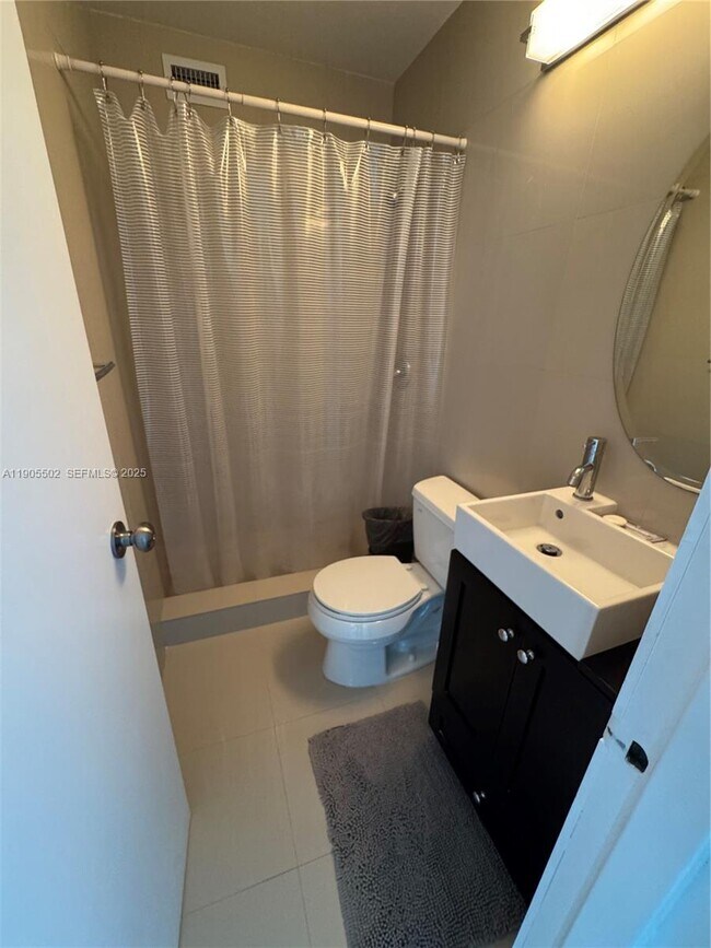 Building Photo - 4925 Collins Ave