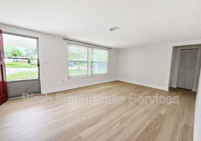 Building Photo - 7435 Live Oak Ln