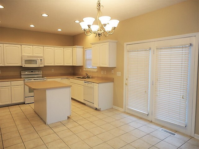 Building Photo - 10059 Glenn Abbey Ln