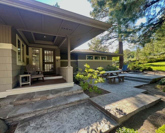 Building Photo - A Rare Offering in Bend’s Most Desirable A...