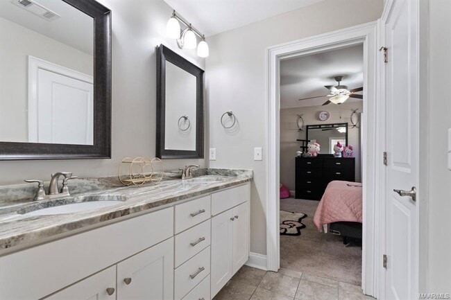 Building Photo - 522 Jeffrey Dr