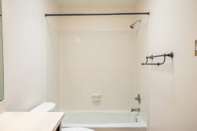 Building Photo - 2921 Valle Vista
