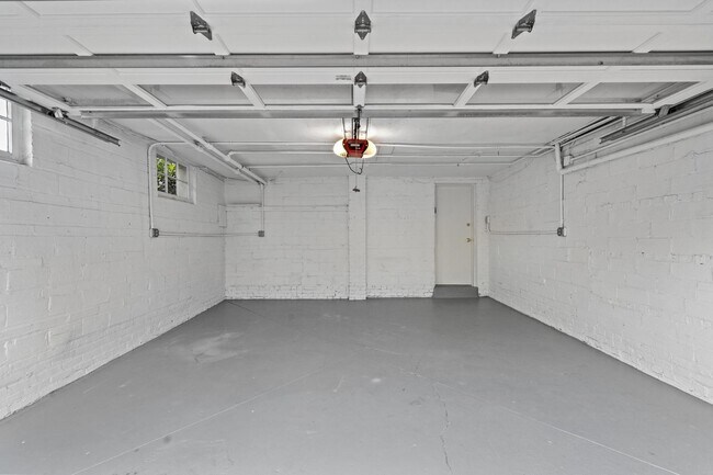 Building Photo - 2814 Bellevue Terrace NW