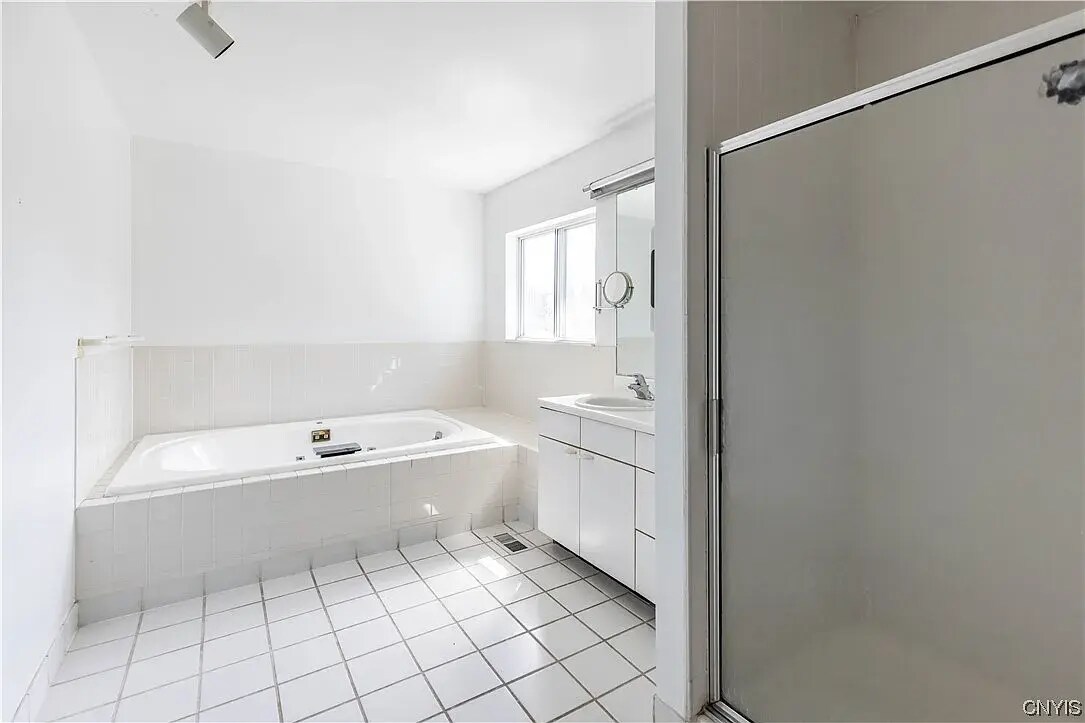 Building Photo - 7520 Spectrum Way