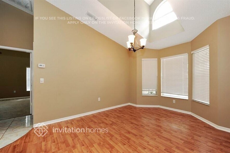 Building Photo - 5430 Los Palos Dr