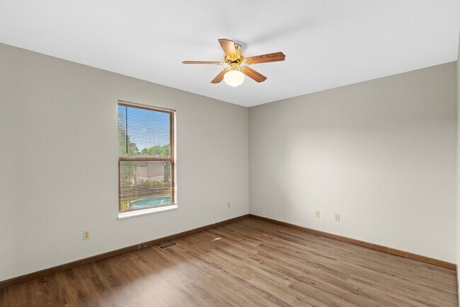 Building Photo - 708 Tobermory Ct