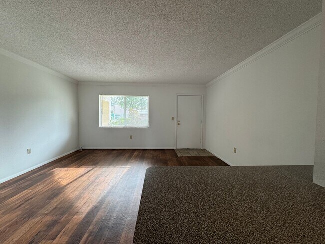 Building Photo - 139 Oyster Bay Cir