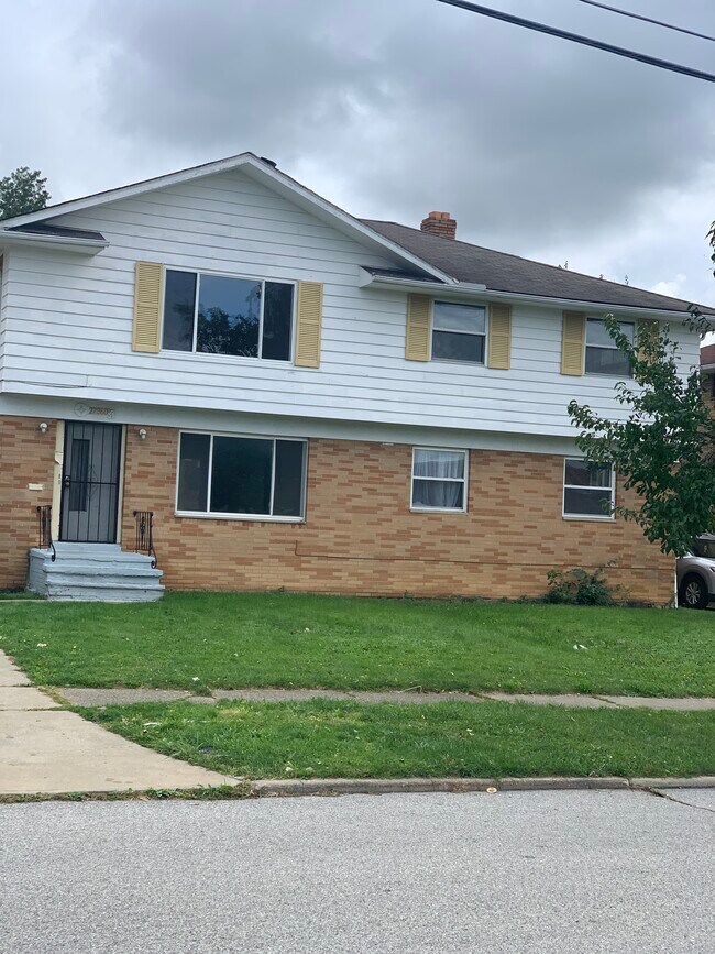 Primary Photo - 27360 Tungsten Rd