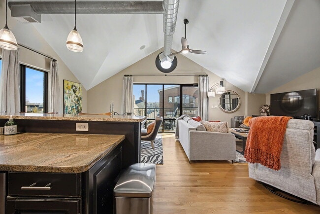 Building Photo - 261 S Limestone