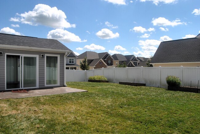 Building Photo - 5797 Highland Grove Dr