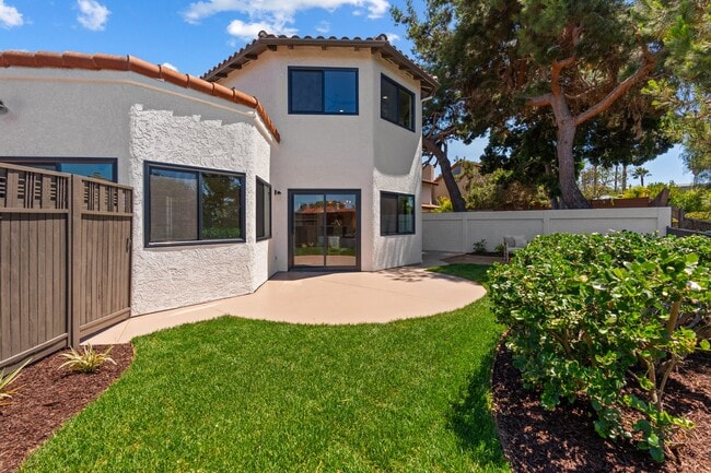 Building Photo - 6803 El Fuerte St