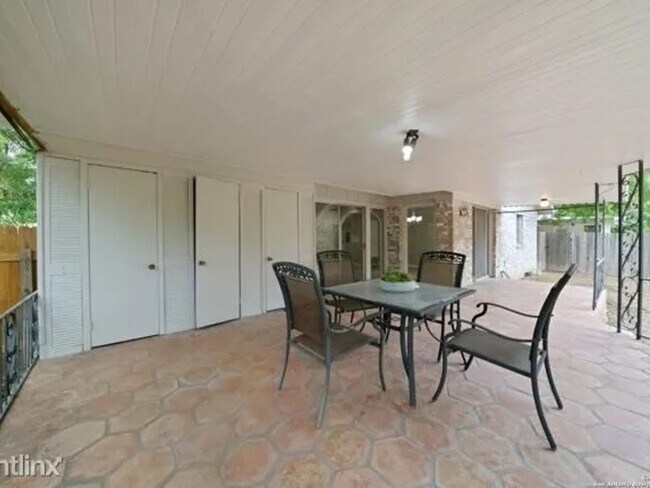 Building Photo - 3 Bedroom Single Family Home in San Antonio