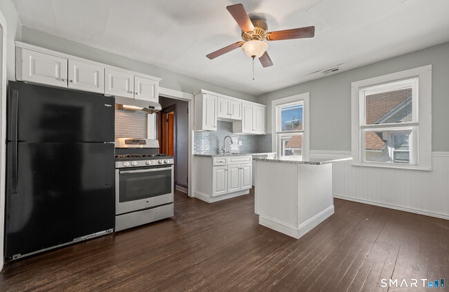 Building Photo - 811 East St