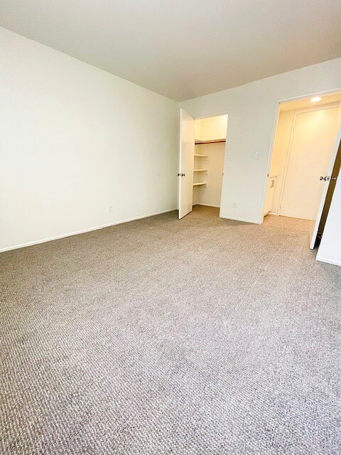 Building Photo - 112 S St Andrews Pl