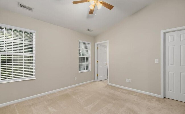 Building Photo - 28 Sharpstone Ln