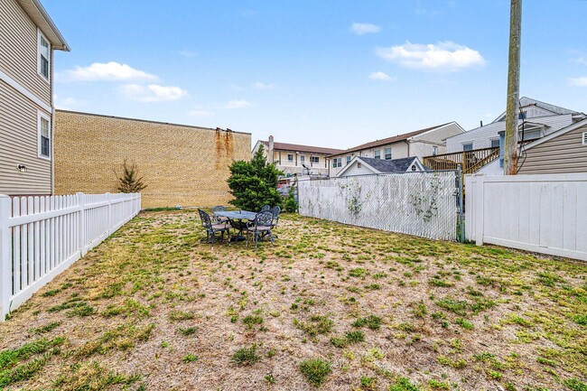 Building Photo - 5 N Adams Ave