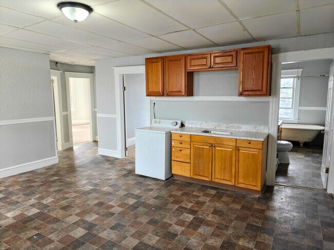 Building Photo - 21 Dale St