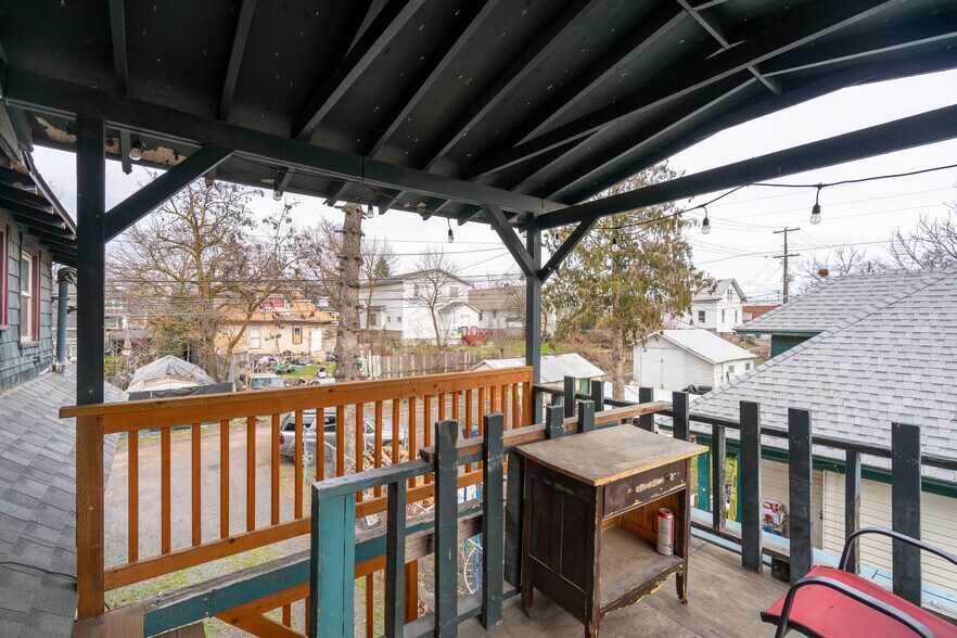 Balcony - 1524 W Dean Ave