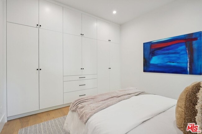 Building Photo - 5124 Calvin Ave