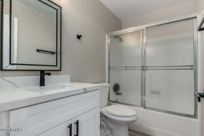 Building Photo - 742 W Duke Dr