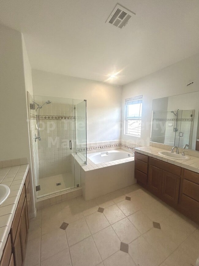 Building Photo - ***Gorgeous 4 bed / 3 bath / 2,585 sqft House in Calavera Hills - Available 07/01***