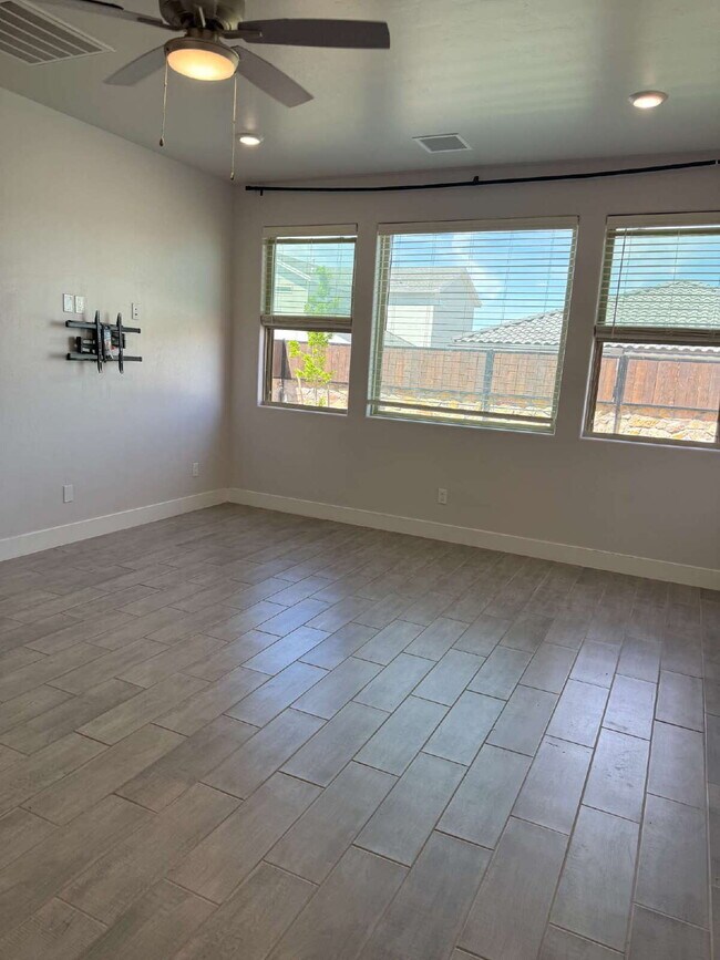 Building Photo - Modern retreat with room to grow. Everything you need in the heart of the Westside. Ready to move...