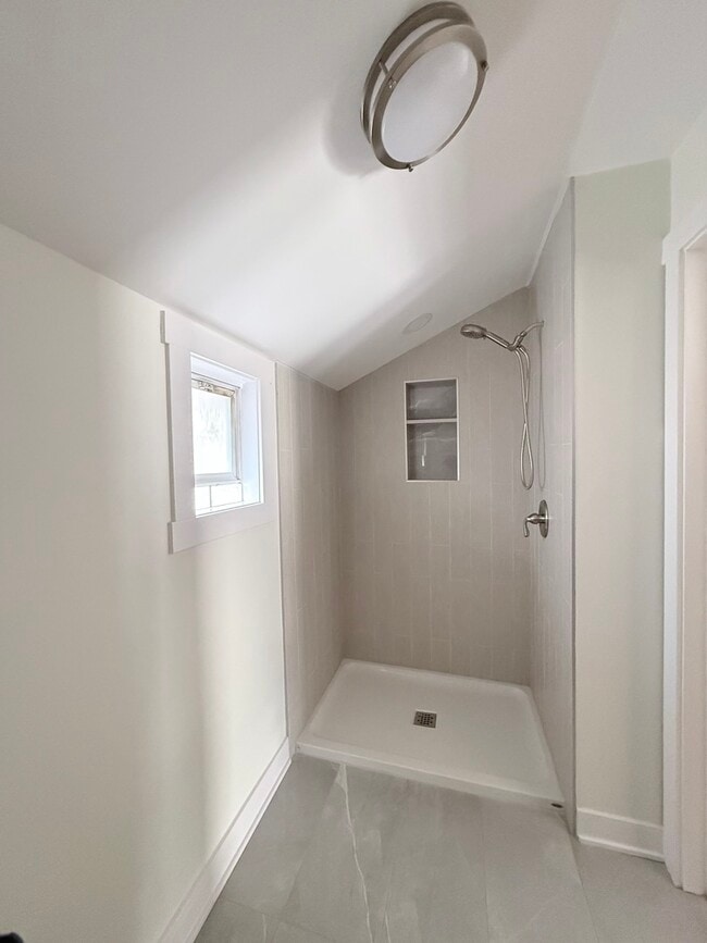 Building Photo - 315 W 111th St